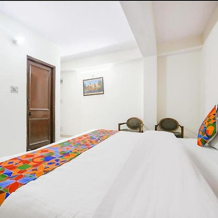 Hotel Gt International Tajganj Bagian luar foto