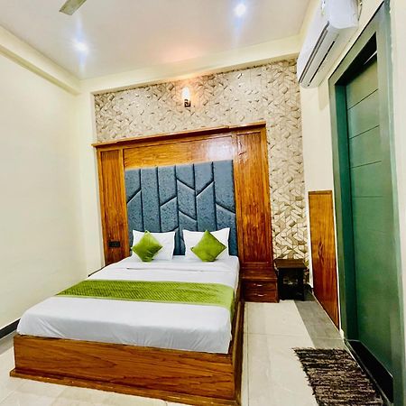 Hotel Gt International Tajganj Bagian luar foto