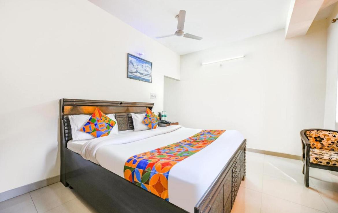 Hotel Gt International Tajganj Bagian luar foto