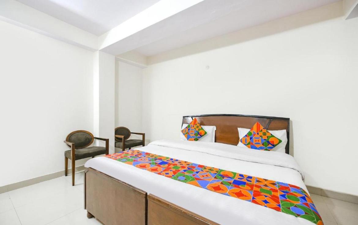 Hotel Gt International Tajganj Bagian luar foto