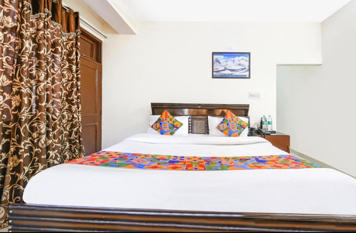 Hotel Gt International Tajganj Bagian luar foto