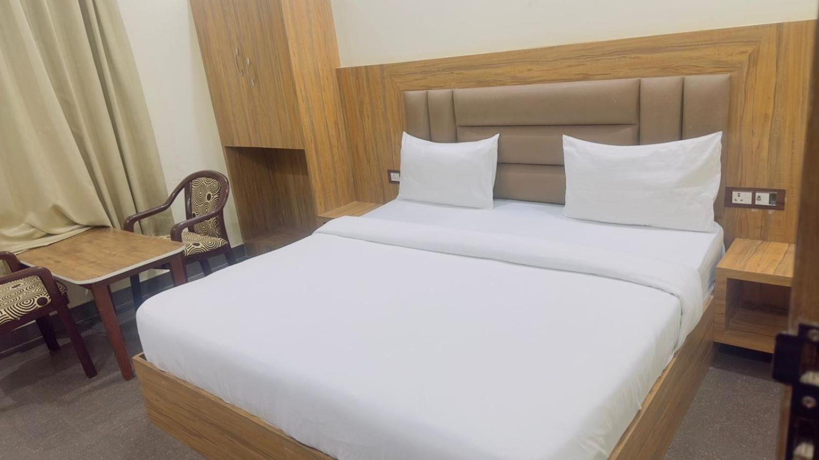 Hotel Gt International Tajganj Bagian luar foto