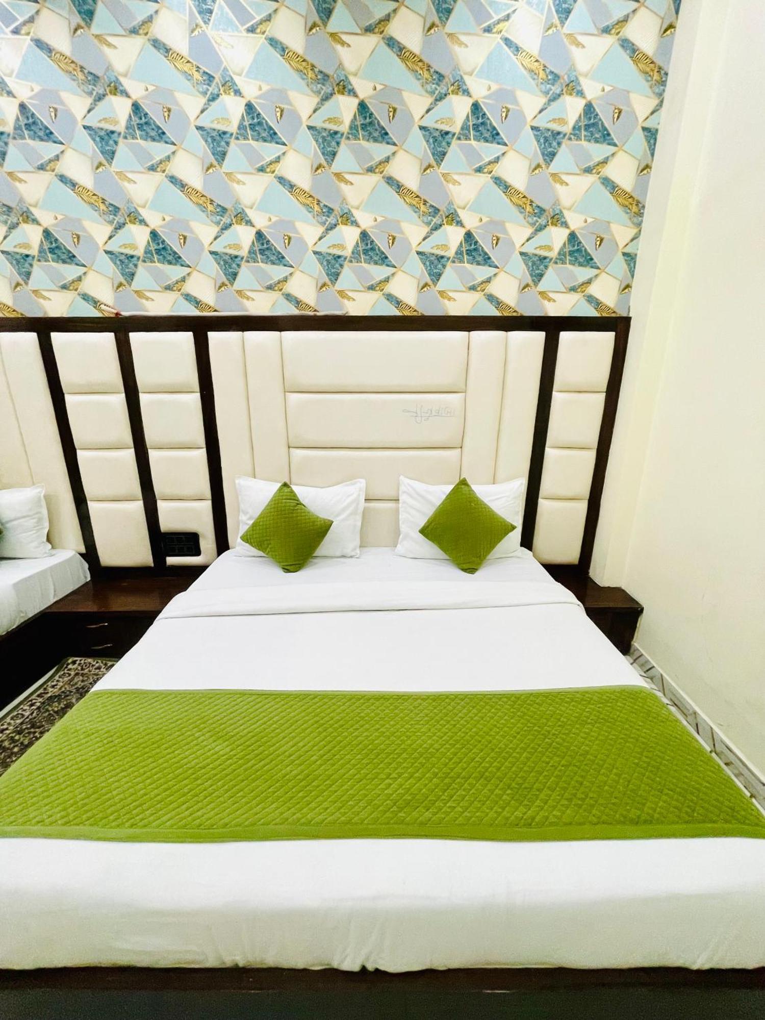 Hotel Gt International Tajganj Bagian luar foto