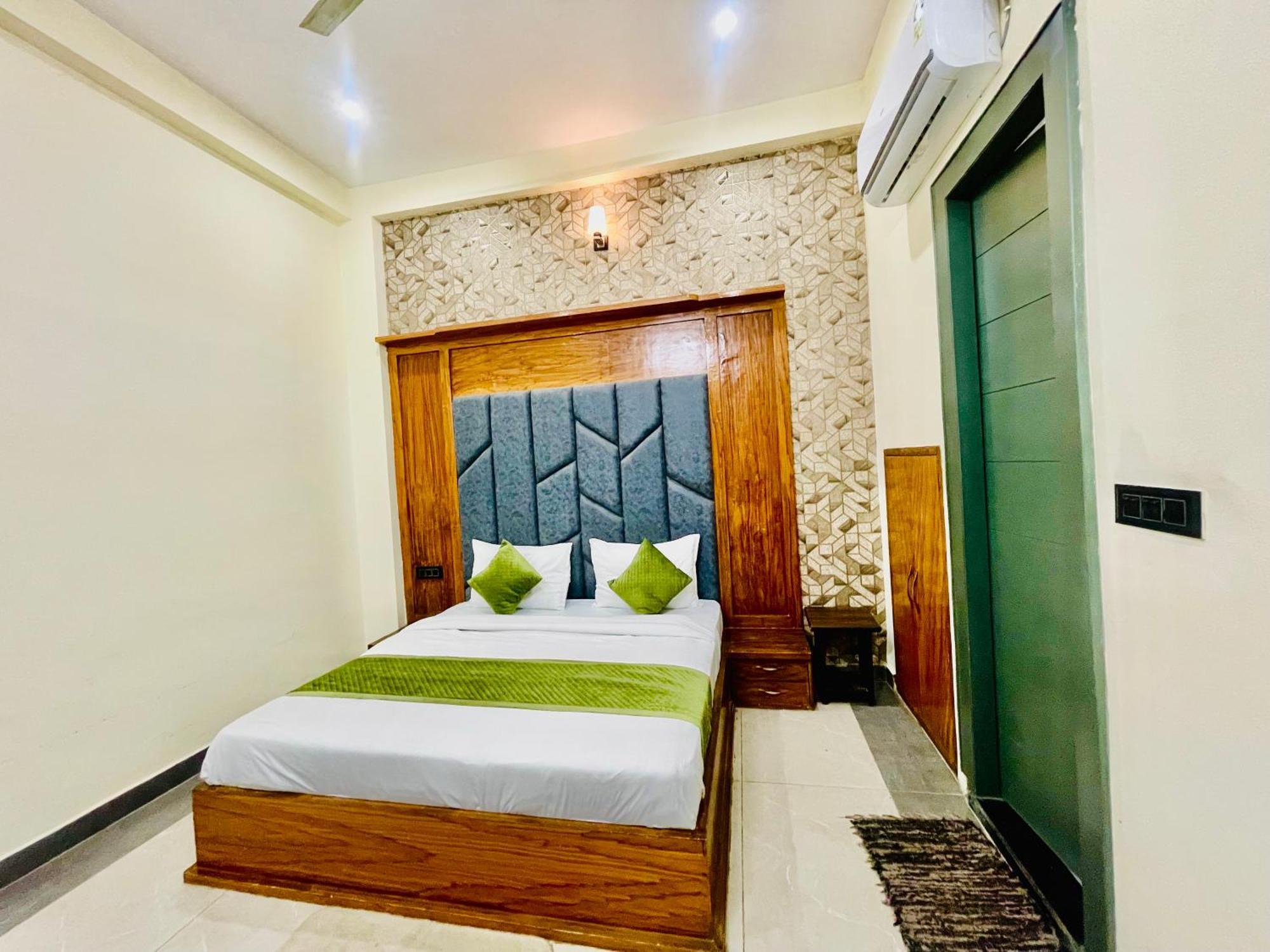 Hotel Gt International Tajganj Bagian luar foto